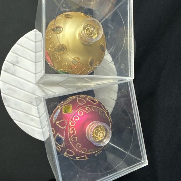 2 UNIQUE TREASURES COLLECTION LIMITED SERIES HAND CRAFTED ROUND GLASS ORNAMENT - Picture 6 of 9